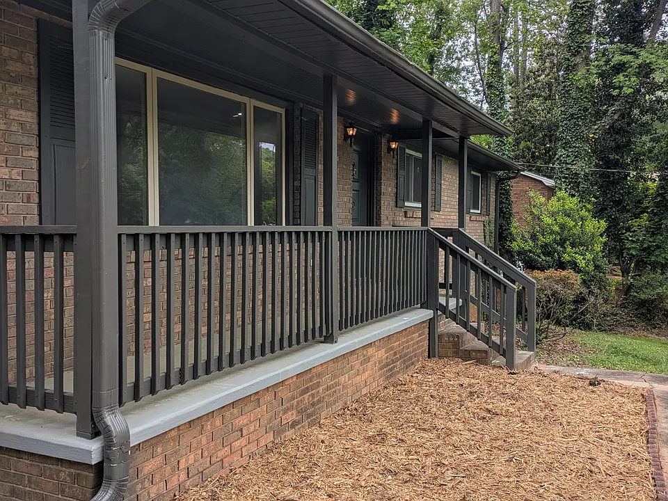 1002 Hemlock Dr