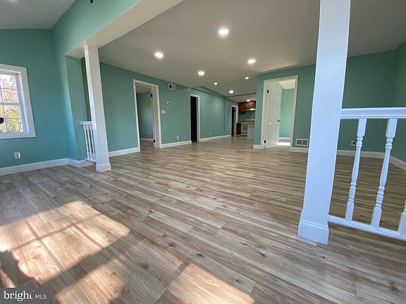 3rd image of 7 N Miller Ave