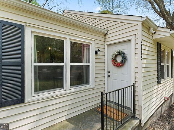 4th image of 2085 Harold Ave SE