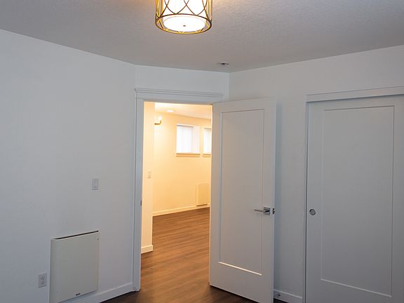 5th image of 8038 SE Hawthorne Blvd #B