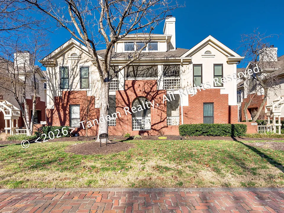 937 Russell St #10