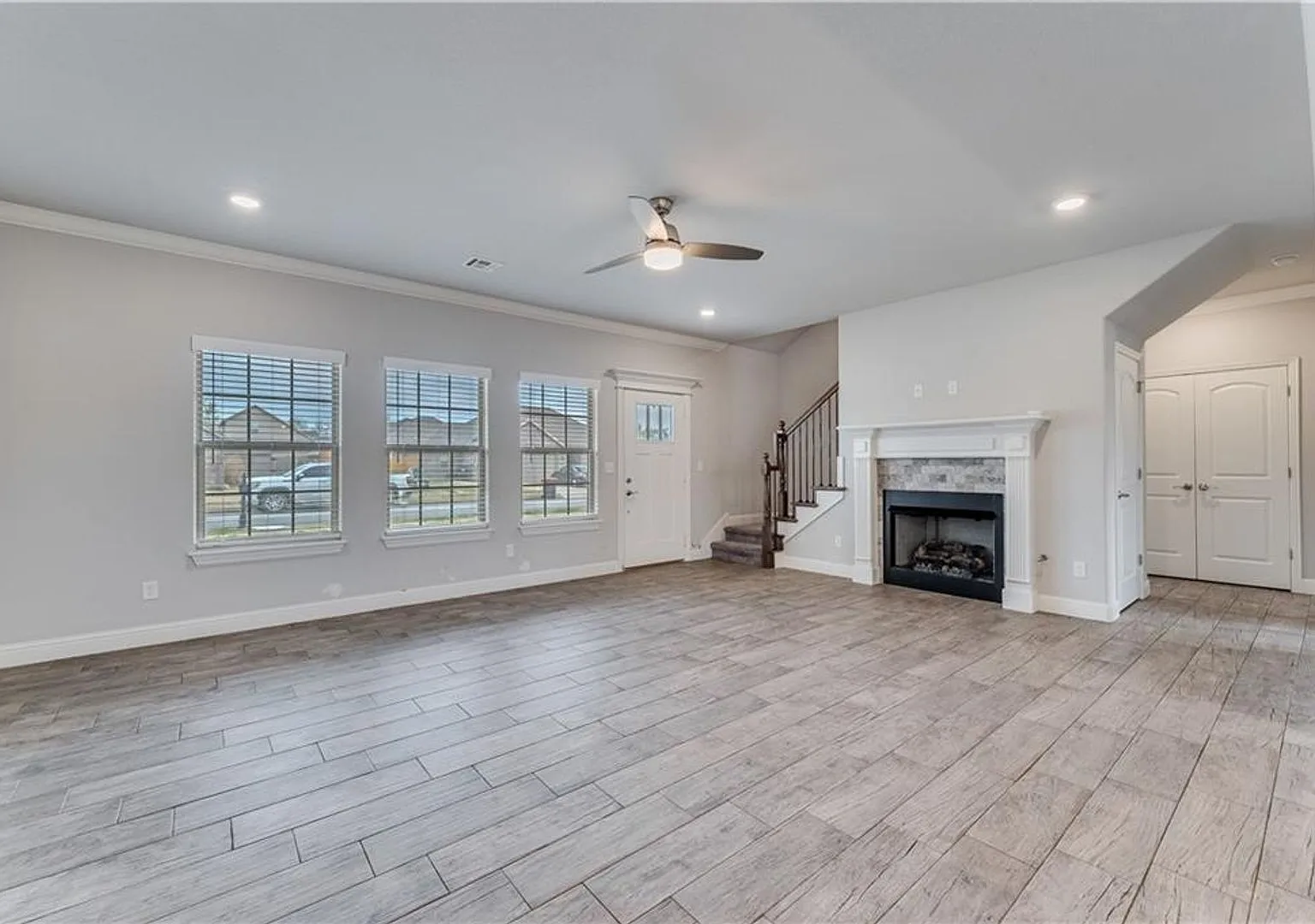 Minutes from I-49! 4BR/2.5BA Home — Photo 4