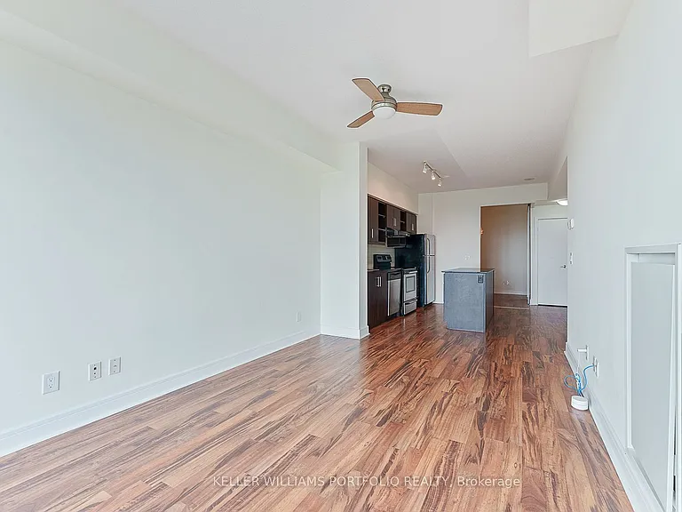 35 Brian Peck Cres #910 — Photo 13