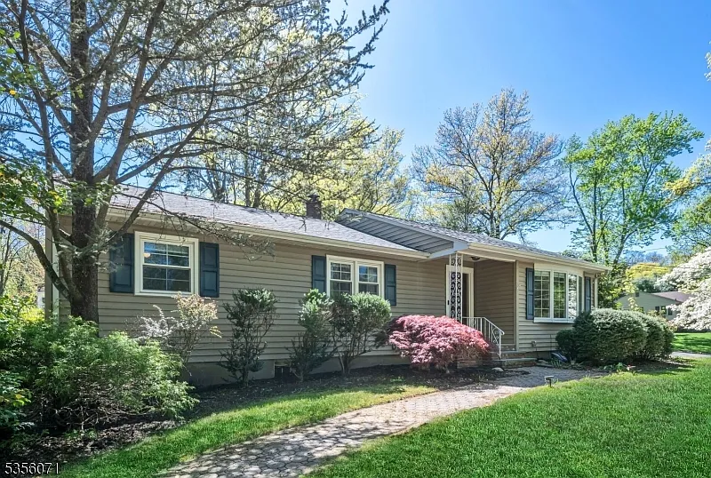 6 Briarcliff Rd photo 1