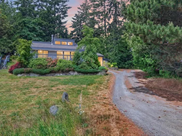 102 Village Ter, Saltspring Island, BC V8K 2V2