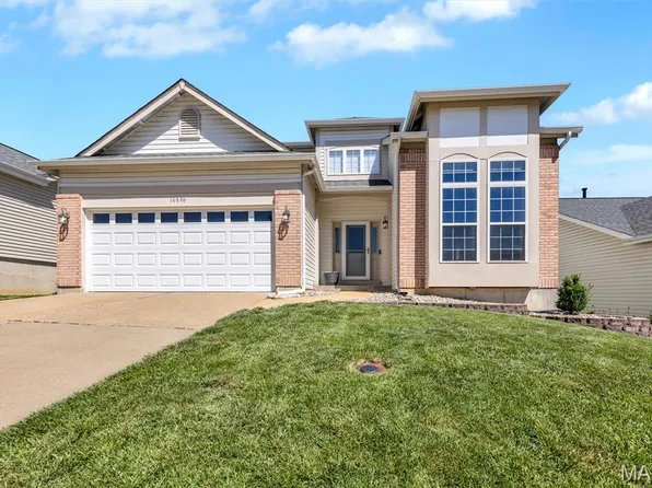 16870 Hickory Crest Dr, Ballwin, MO 63011