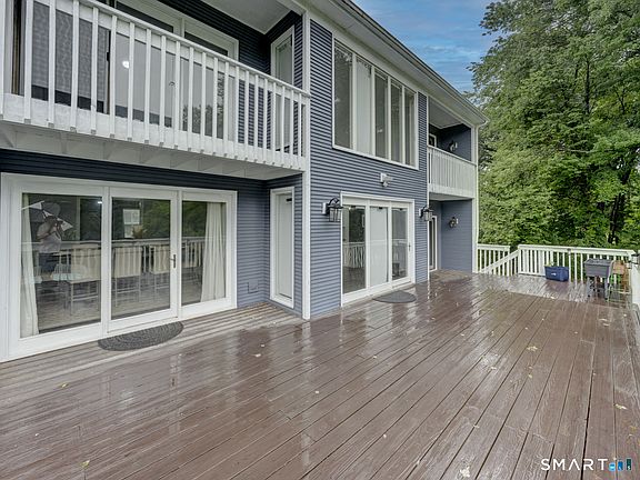 5th image of 137 Hollyberry Lane