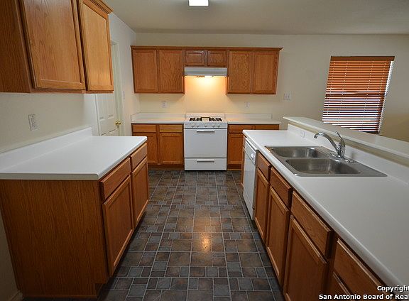 3rd image of 4106 Texas Palm Dr