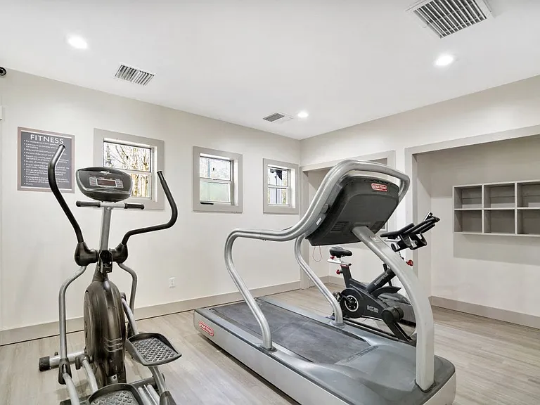 Westbury Mews Apartments — Photo 4