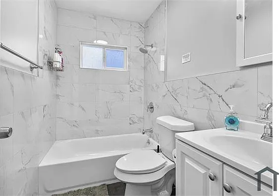 4772 Harding St — Photo 2