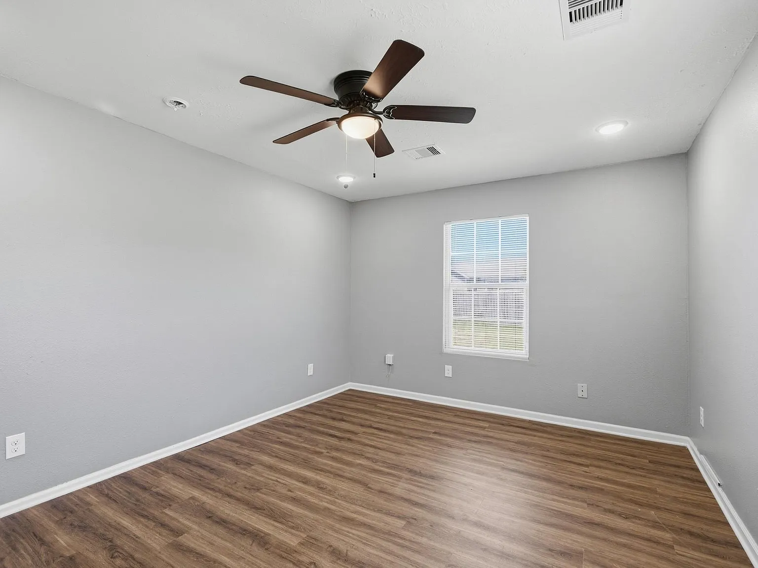 3 bed, 2.0 bath, 944 sqft, $1,500 — Photo 3