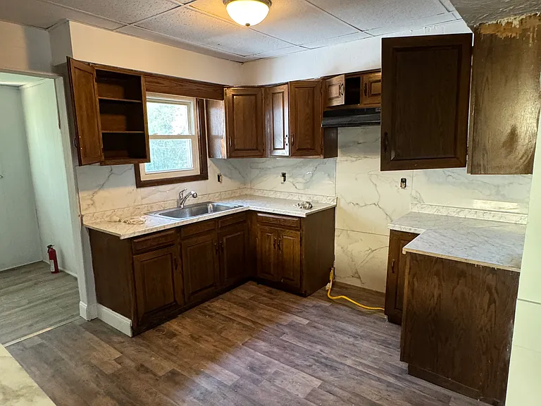 9409 Empire Ave — Photo 2