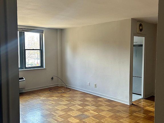 5th image of 2601 Pennsylvania Ave APT 253