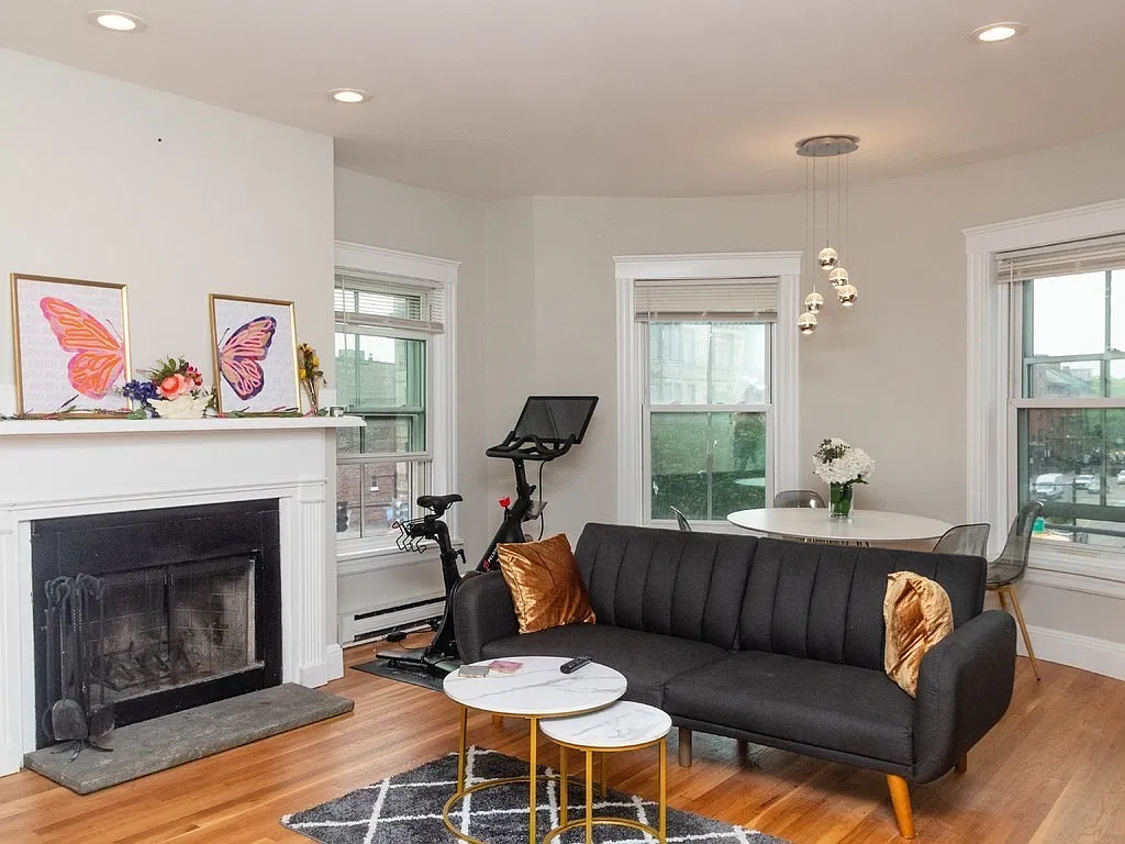 2 bed, 1.0 bath, 700 sqft, $3,300 — Photo 4