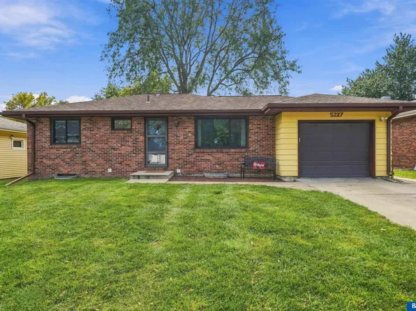 5227 Pawnee St, Lincoln, NE 68506