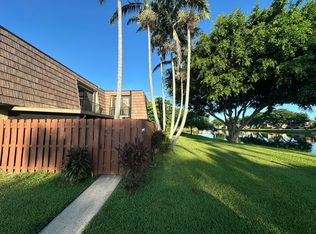 622 Springdale Cir, Palm Springs, FL 33461