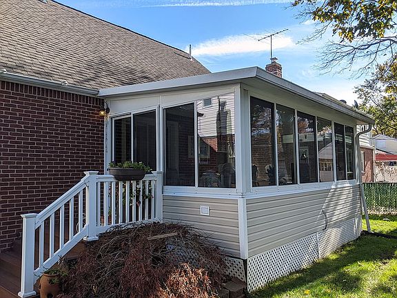 3rd image of 1511 New Hyde Park Dr