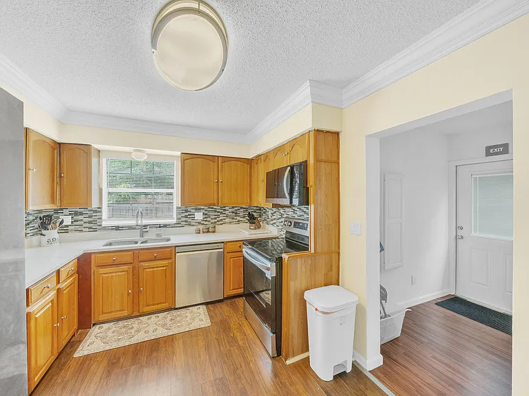 1350 Riverside Cir #1 — Photo 10