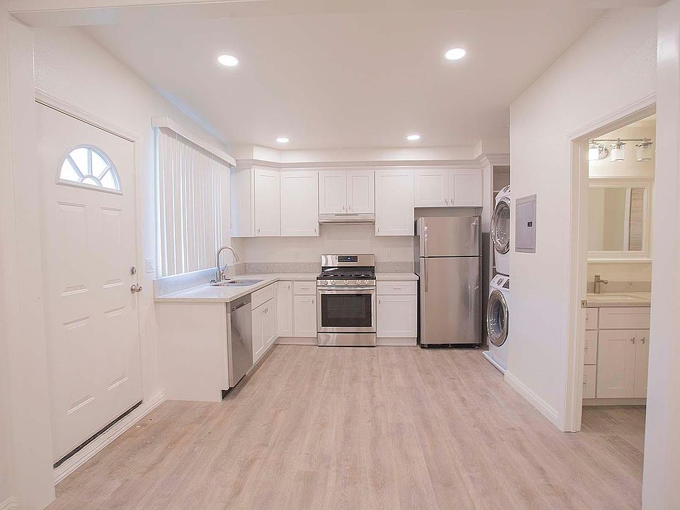 Entry open floor plan
