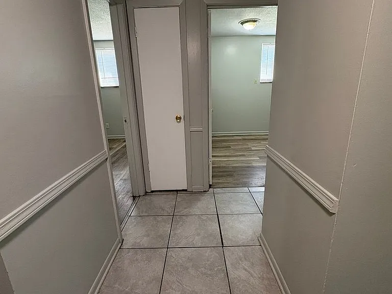 2101 Ottawa St — Photo 4