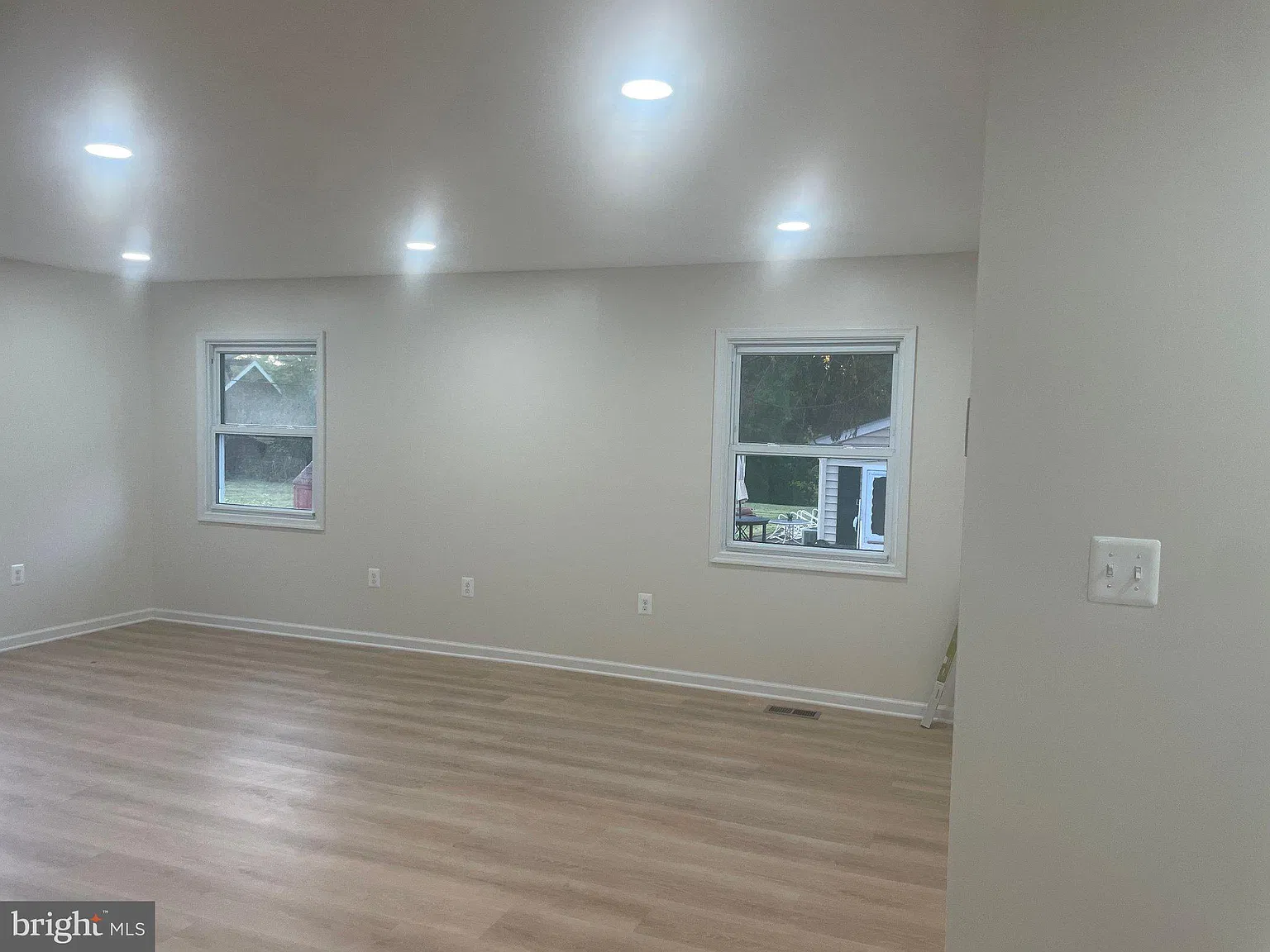 3 bed, 2.0 bath, 1583 sqft, $3,350 — Photo 4