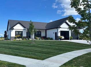 184 Queens Creek Dr W, Frankenmuth, MI 48734