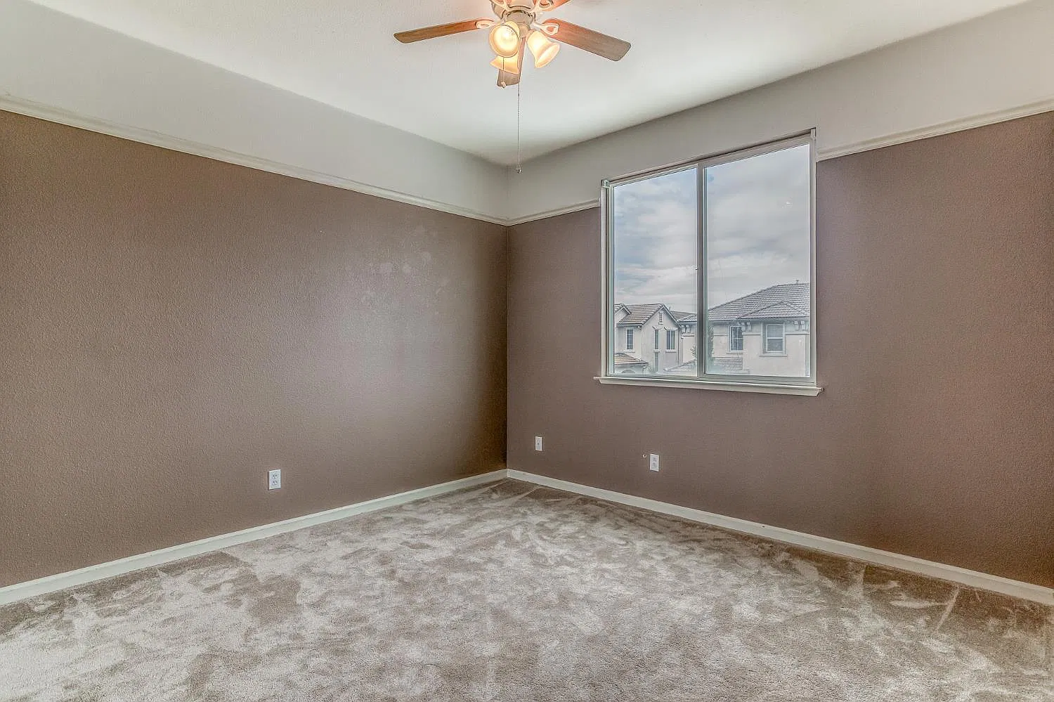 3 bed, 2.5 bath, 2033 sqft, $3,000 — Photo 3