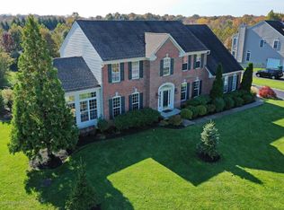 8 Jake Dr, Cream Ridge, NJ 08514