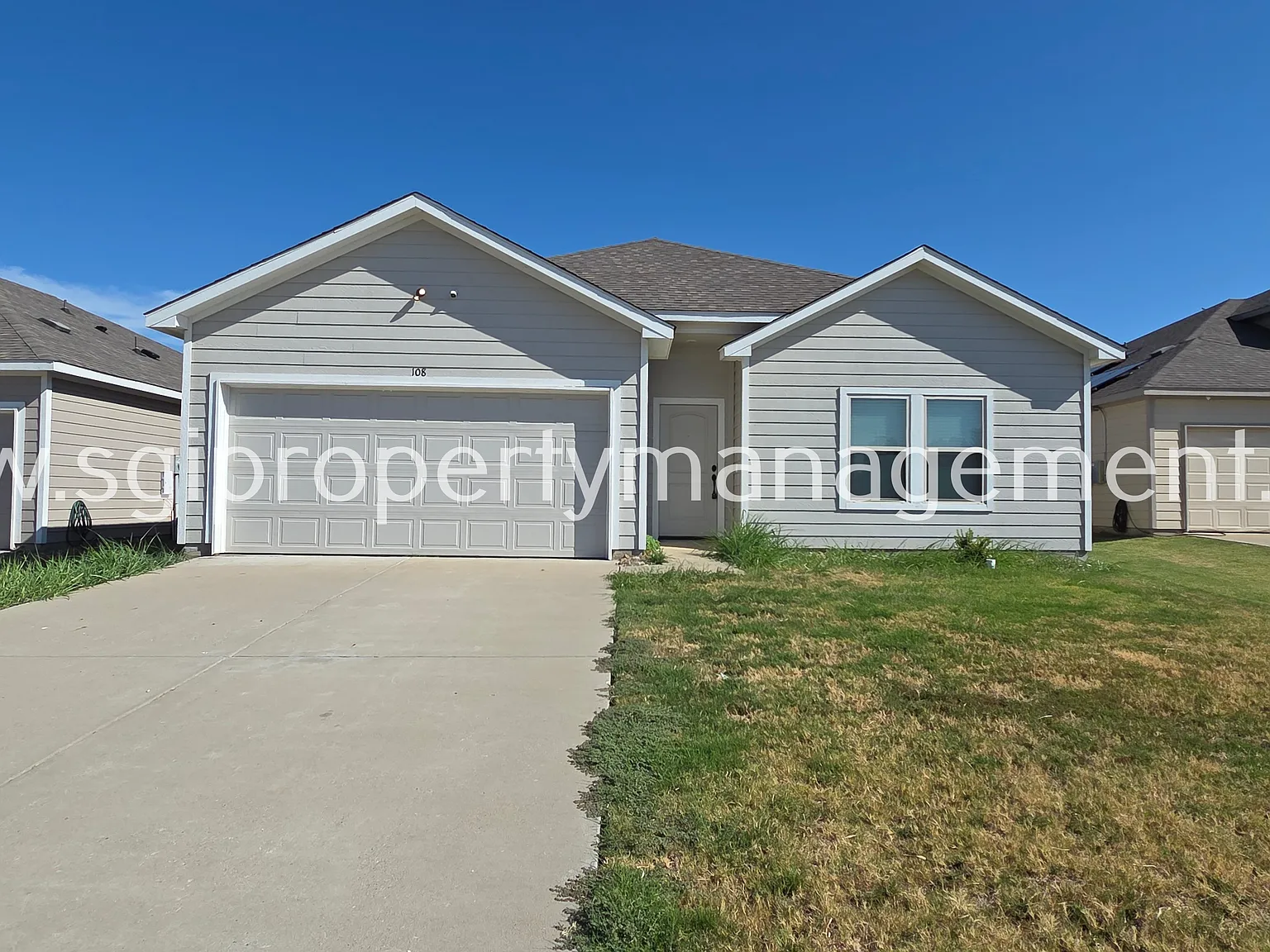 Beautiful 3 bedroom single level in Greenville — Photo 1