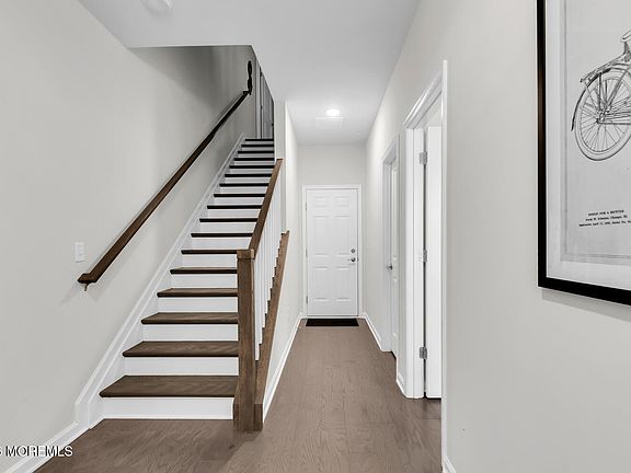 3rd image of 10 Sunset Road