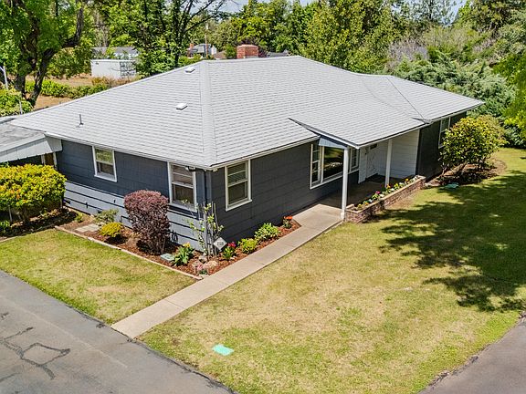 3rd image of 1375 Crater Lake Ave