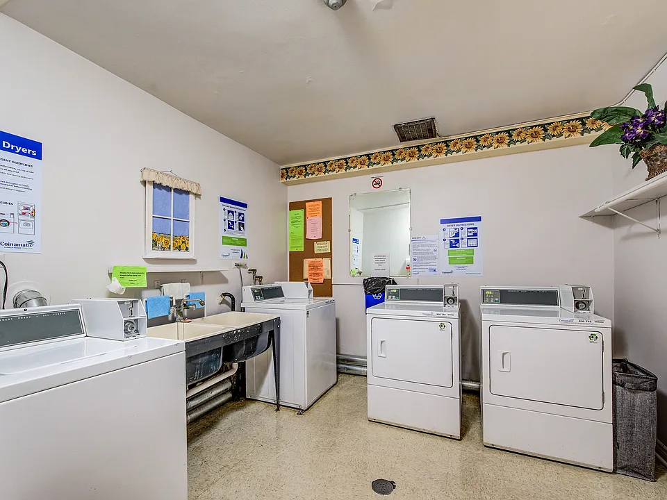 872 Upper Gage Ave