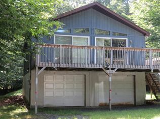1047 Breezewood Dr, Newfoundland, PA 18445