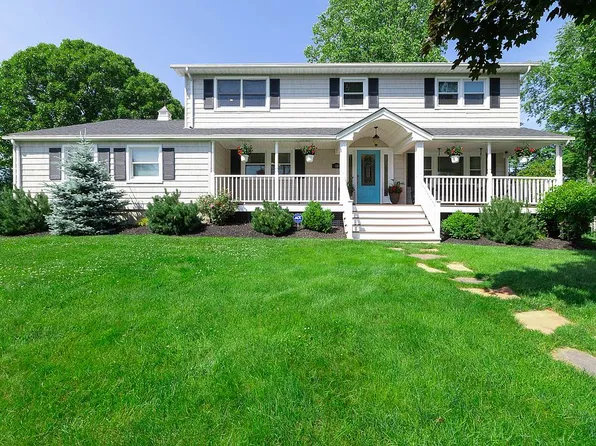 59 Peachtree Ln, Mount Sinai, NY 11766