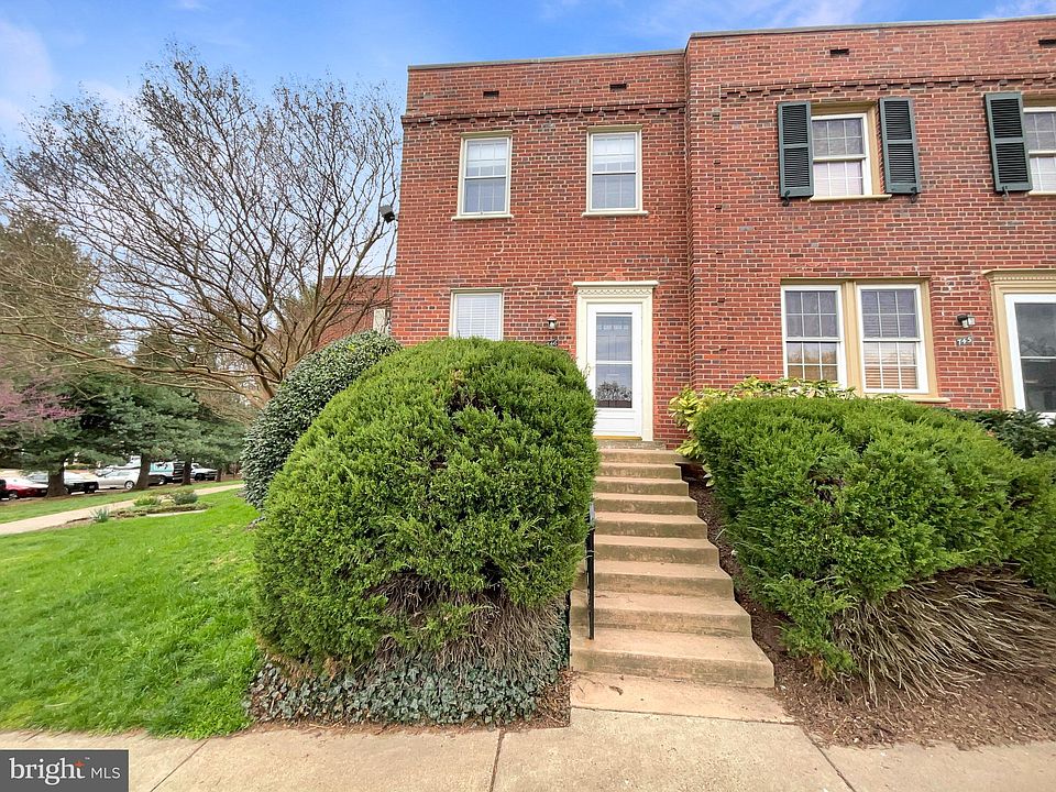 1st image of 1600 S Barton St APT 746