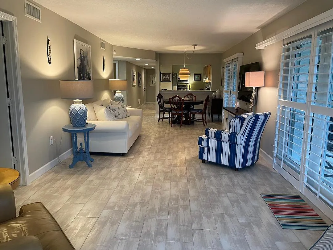 2 bed, 2.0 bath, 1298 sqft, $3,850 — Photo 4