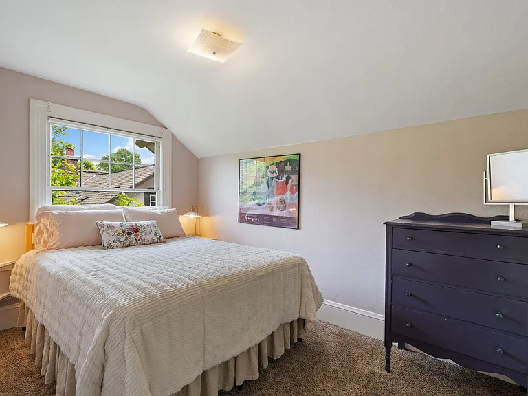 1724 NE Tillamook St — Photo 4