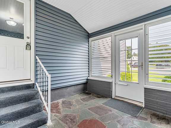 3rd image of 6 Currie Court