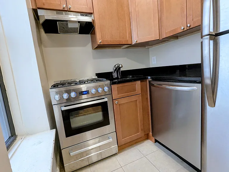 580 Amsterdam Ave #5A — Photo 3