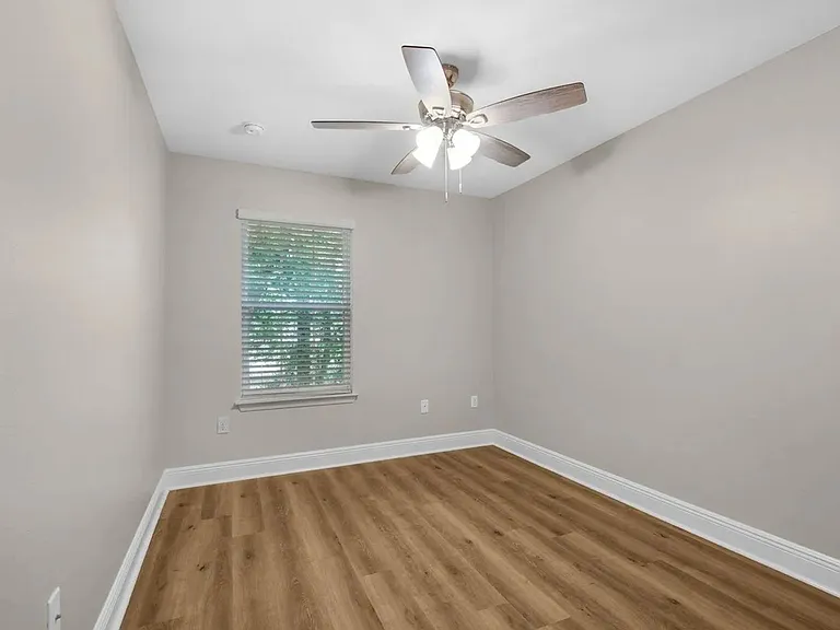 17 W Shady Oaks Ln #C — Photo 25