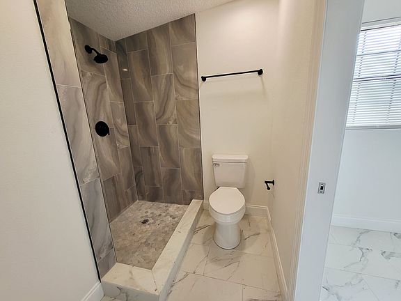 5th image of 2511 Drake Dr #B
