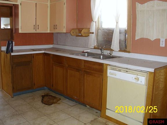 3rd image of 202 N Redwood St