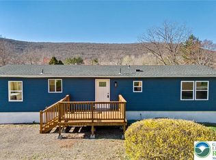 33 S Tippetts Rd, Nesquehoning, PA 18240
