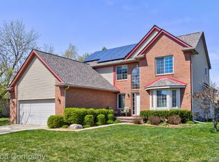 2097 Newburgh Dr, Troy, MI