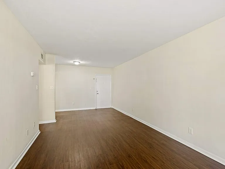 302 E Georgia St — Photo 13