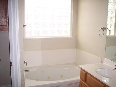 4th image of 3989 Lord Byron Cir