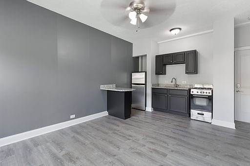 3rd image of 4555 N Malden St APT 306