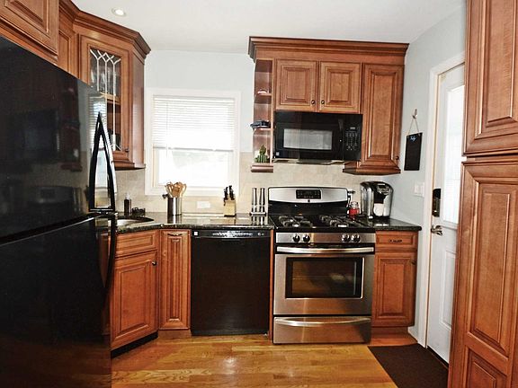 5th image of 2390 Spruce St