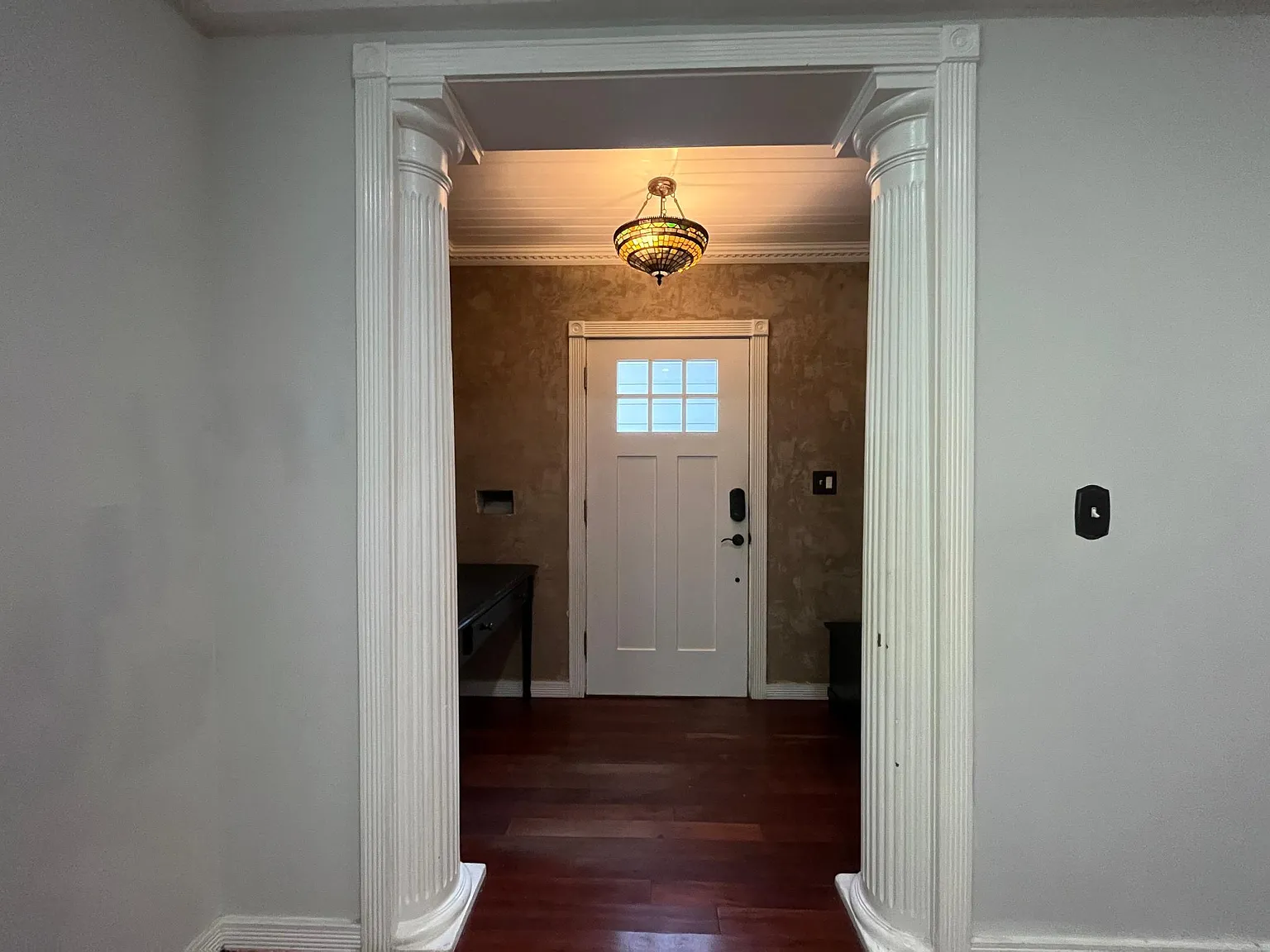 2533 Barry Ave — Photo 4