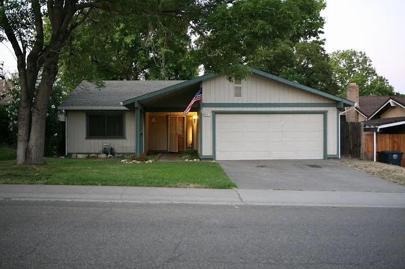8261 Summerplace Dr photo 1